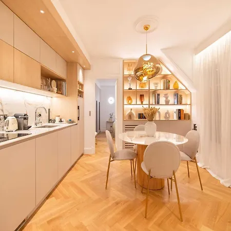 Exceptional Apt With 3 Terraces & Eiffel Tower View - Mobility Lease