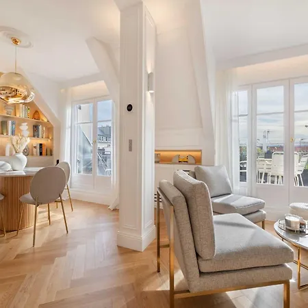 Апартаменты Exceptional Apt With 3 Terraces & Eiffel Tower View - Mobility Lease *