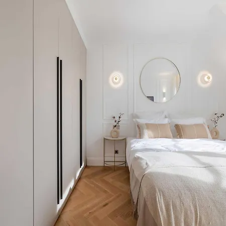 Апартаменты Exceptional Apt With 3 Terraces & Eiffel Tower View - Mobility Lease Париж
