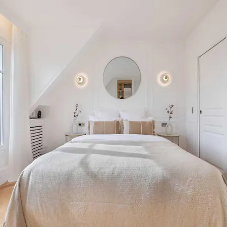 Апартаменты Exceptional Apt With 3 Terraces & Eiffel Tower View - Mobility Lease Париж
