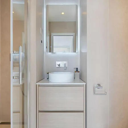 Exceptional Apt With 3 Terraces & Eiffel Tower View - Mobility Lease