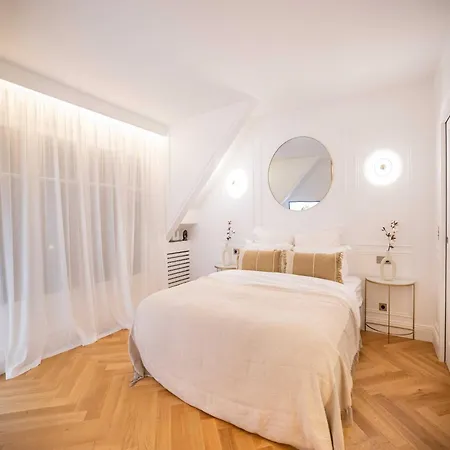 Exceptional Apt With 3 Terraces & Eiffel Tower View - Mobility Lease *